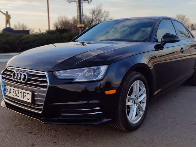 Audi A4 - фото 1