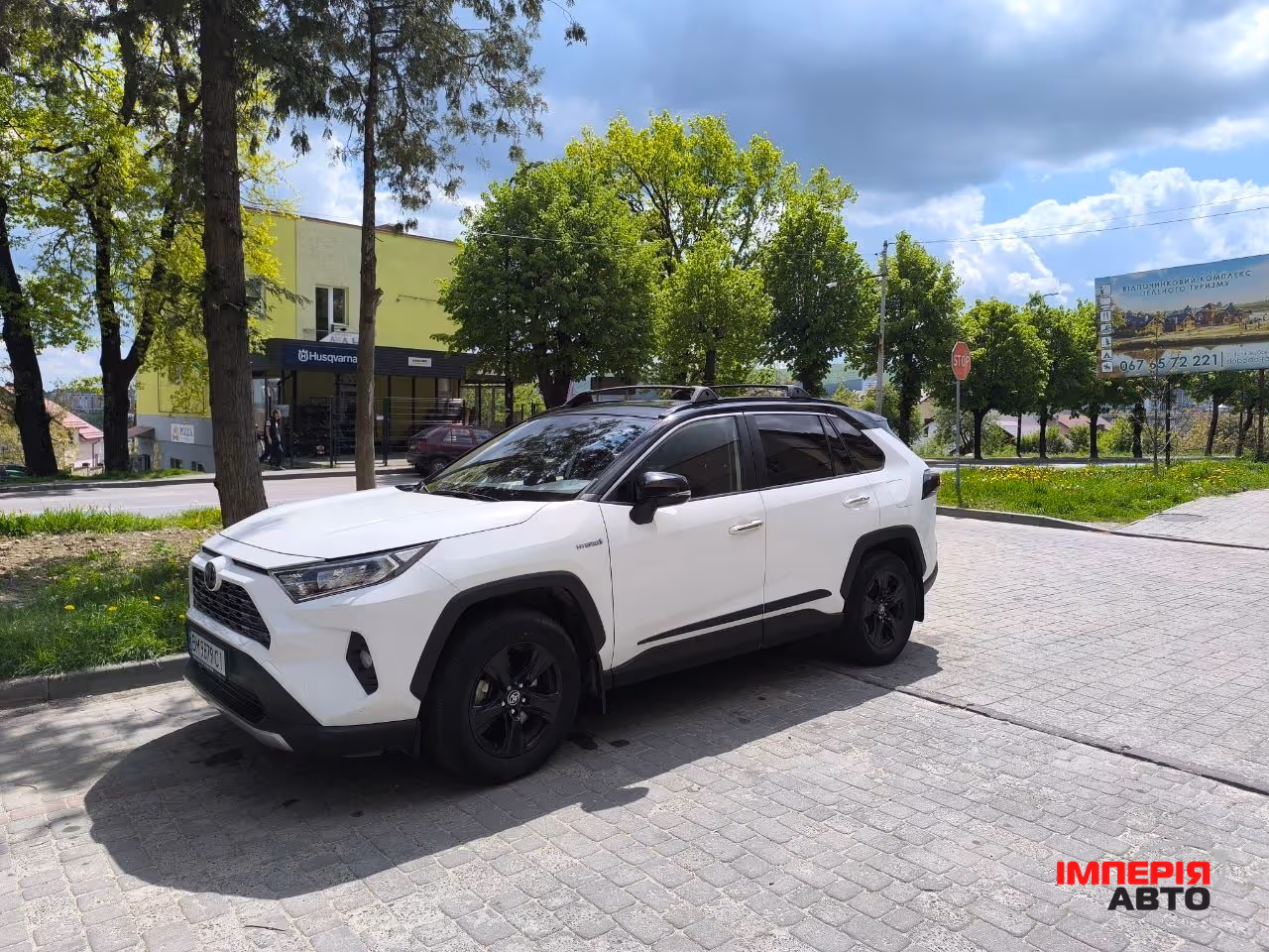 Toyota RAV4 - фото 1