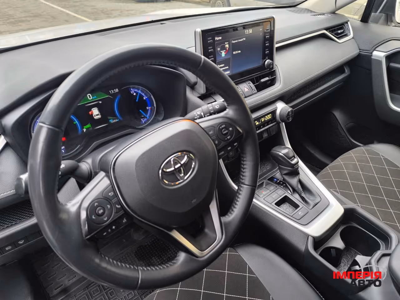 Toyota RAV4 - фото 9