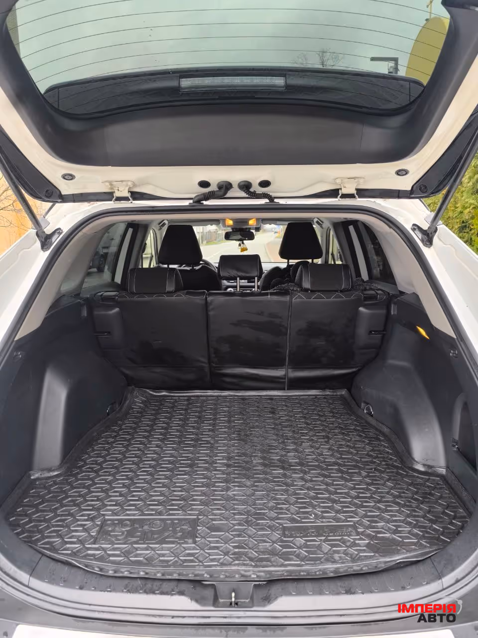 Toyota RAV4 - фото 12