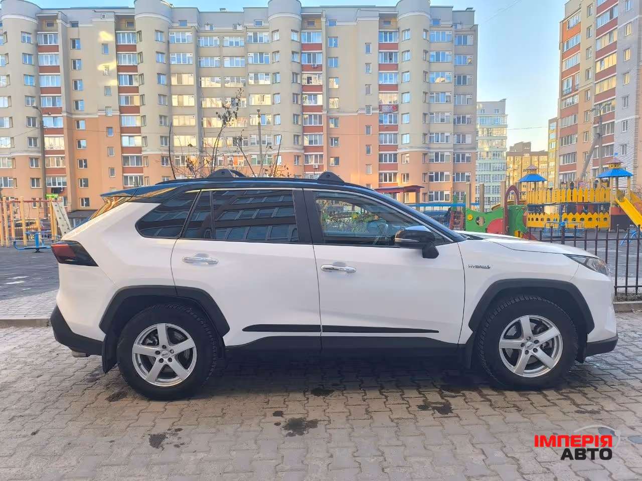 Toyota RAV4 - фото 4
