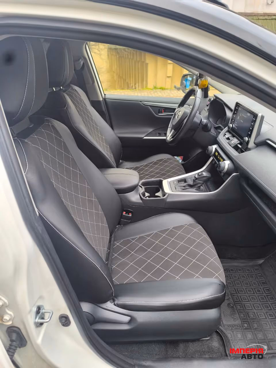 Toyota RAV4 - фото 11