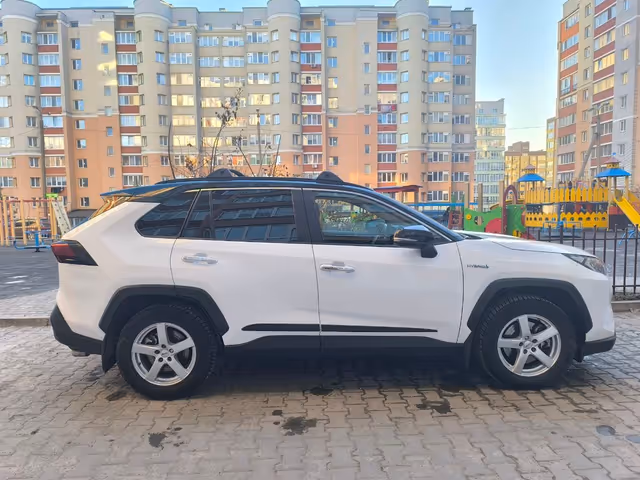 Toyota RAV4 - фото 4