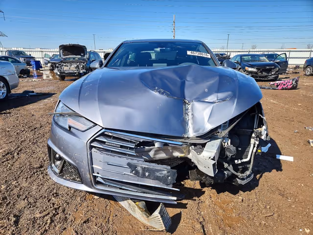 Audi A4 - фото 5