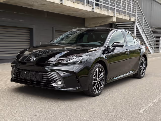 Toyota Camry - фото 1