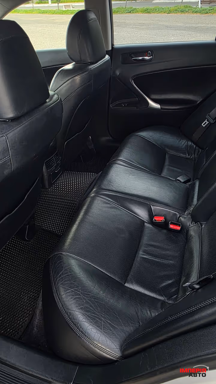 Lexus IS - фото 13