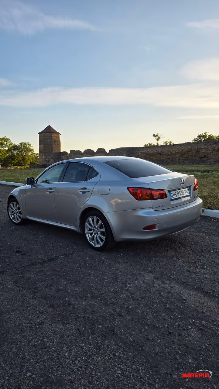 Lexus IS - фото 2