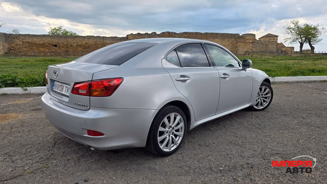 Lexus IS - фото 6