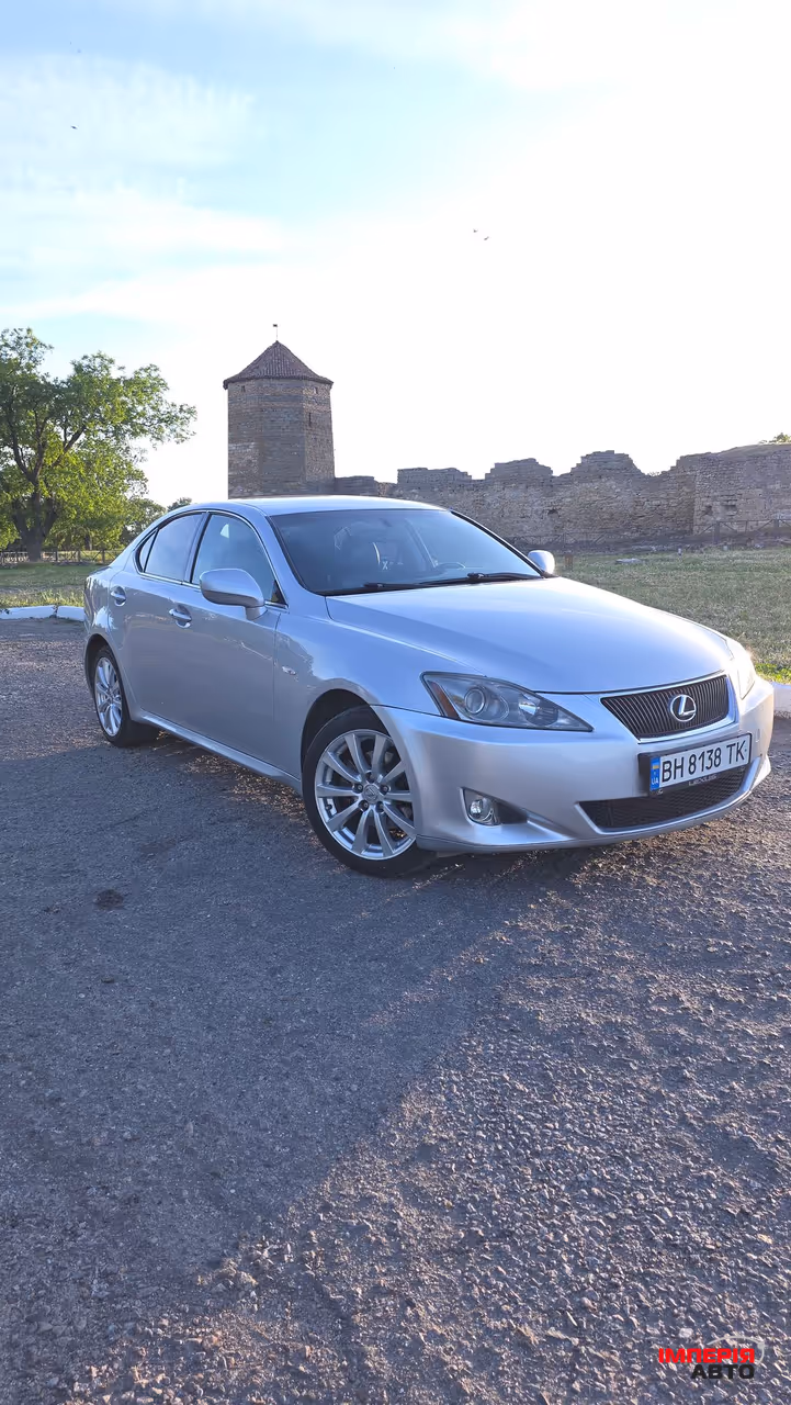 Lexus IS - фото 5