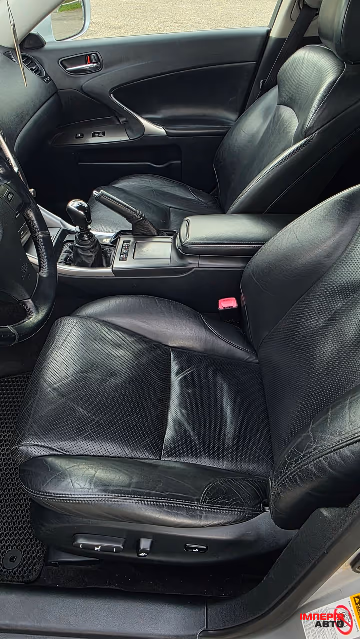 Lexus IS - фото 12