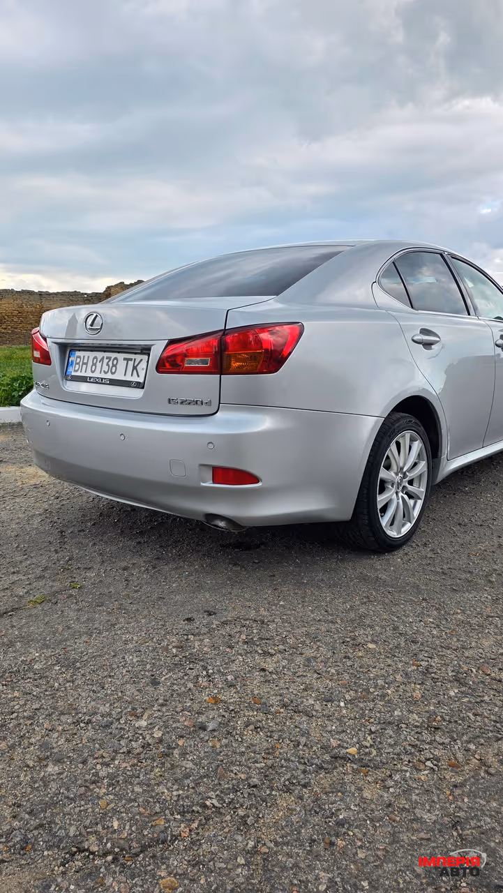 Lexus IS - фото 8