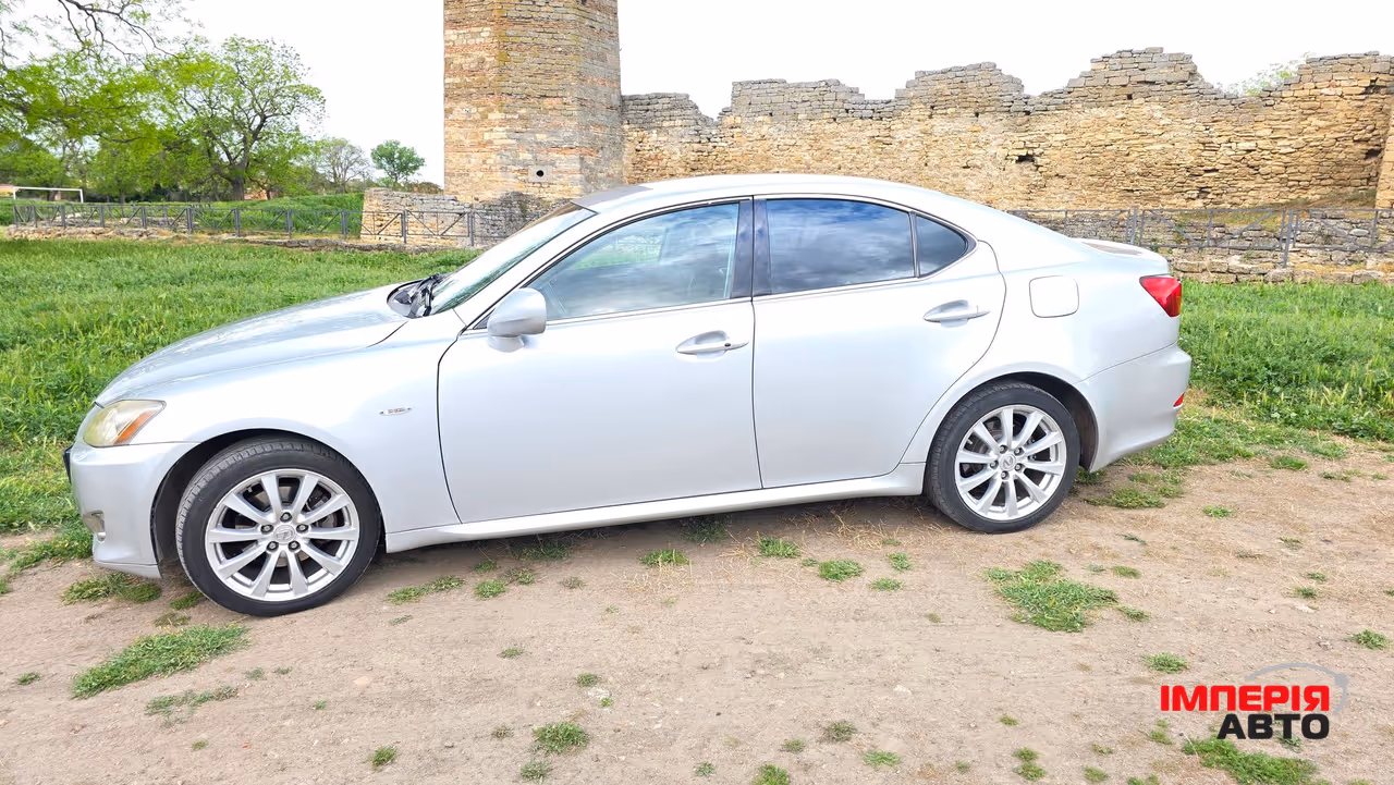 Lexus IS - фото 9