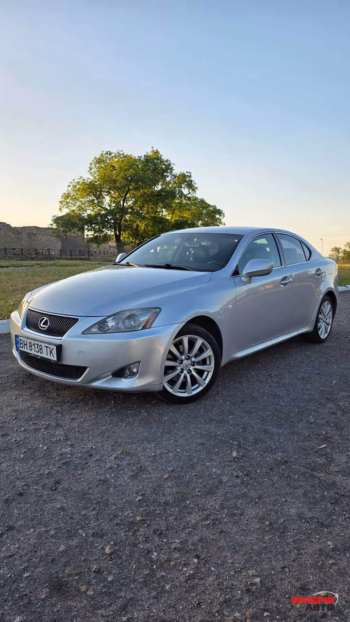 Lexus IS - фото 3