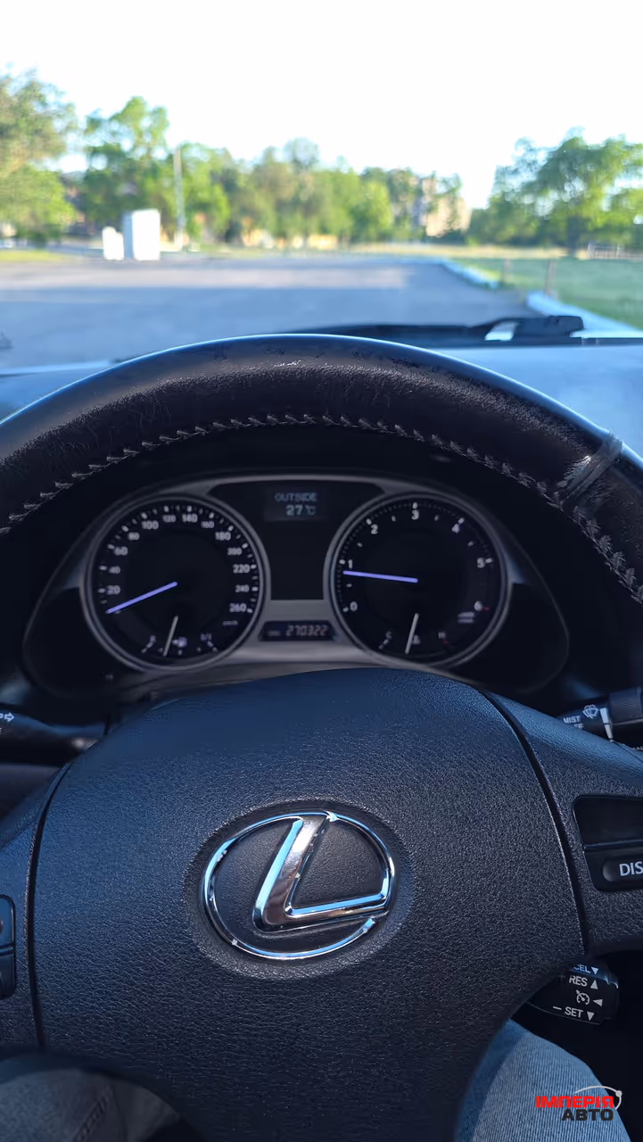 Lexus IS - фото 11