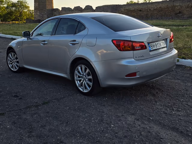 Lexus IS - фото 2