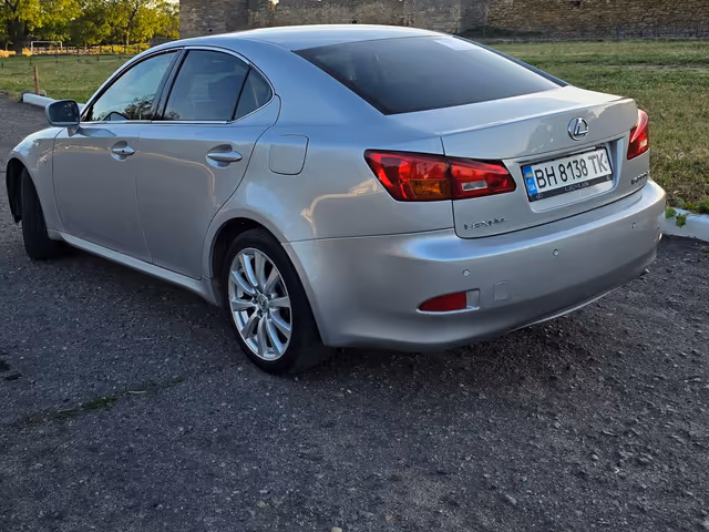 Lexus IS - фото 4