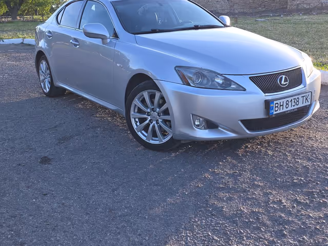 Lexus IS - фото 5