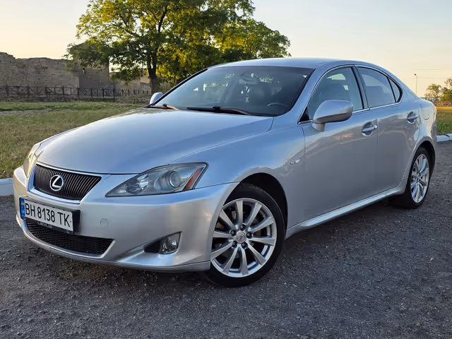 Lexus IS - фото 3