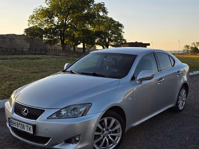 Lexus IS - фото 1