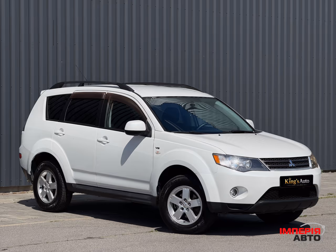 Mitsubishi Outlander - фото 1