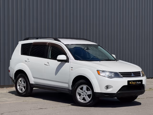 Mitsubishi Outlander - фото 1