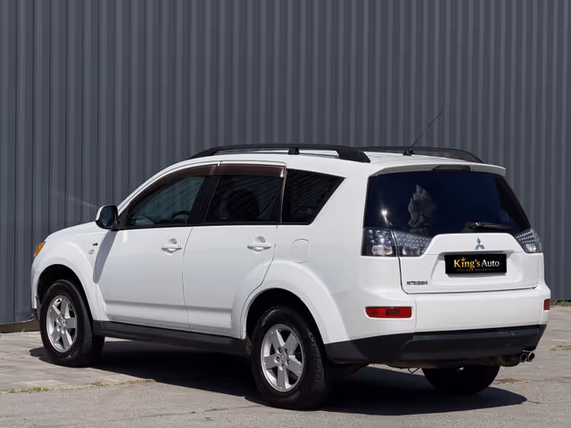 Mitsubishi Outlander - фото 5