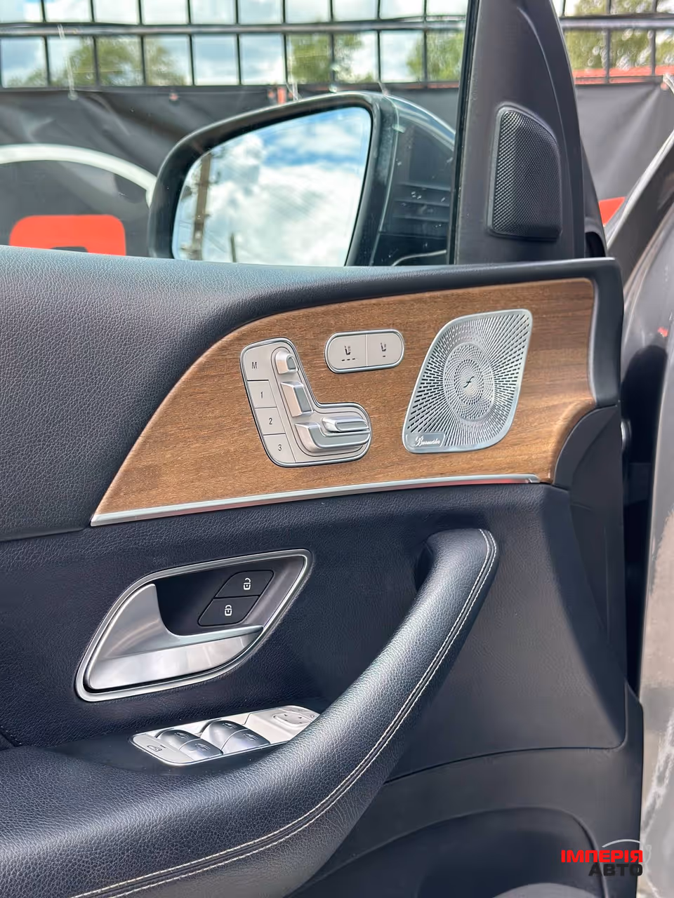 Mercedes-Benz GLS - фото 8