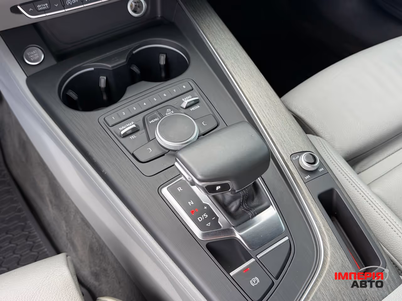 Audi A4 - фото 14
