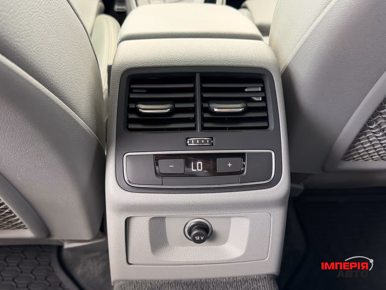 Audi A4 - фото 16