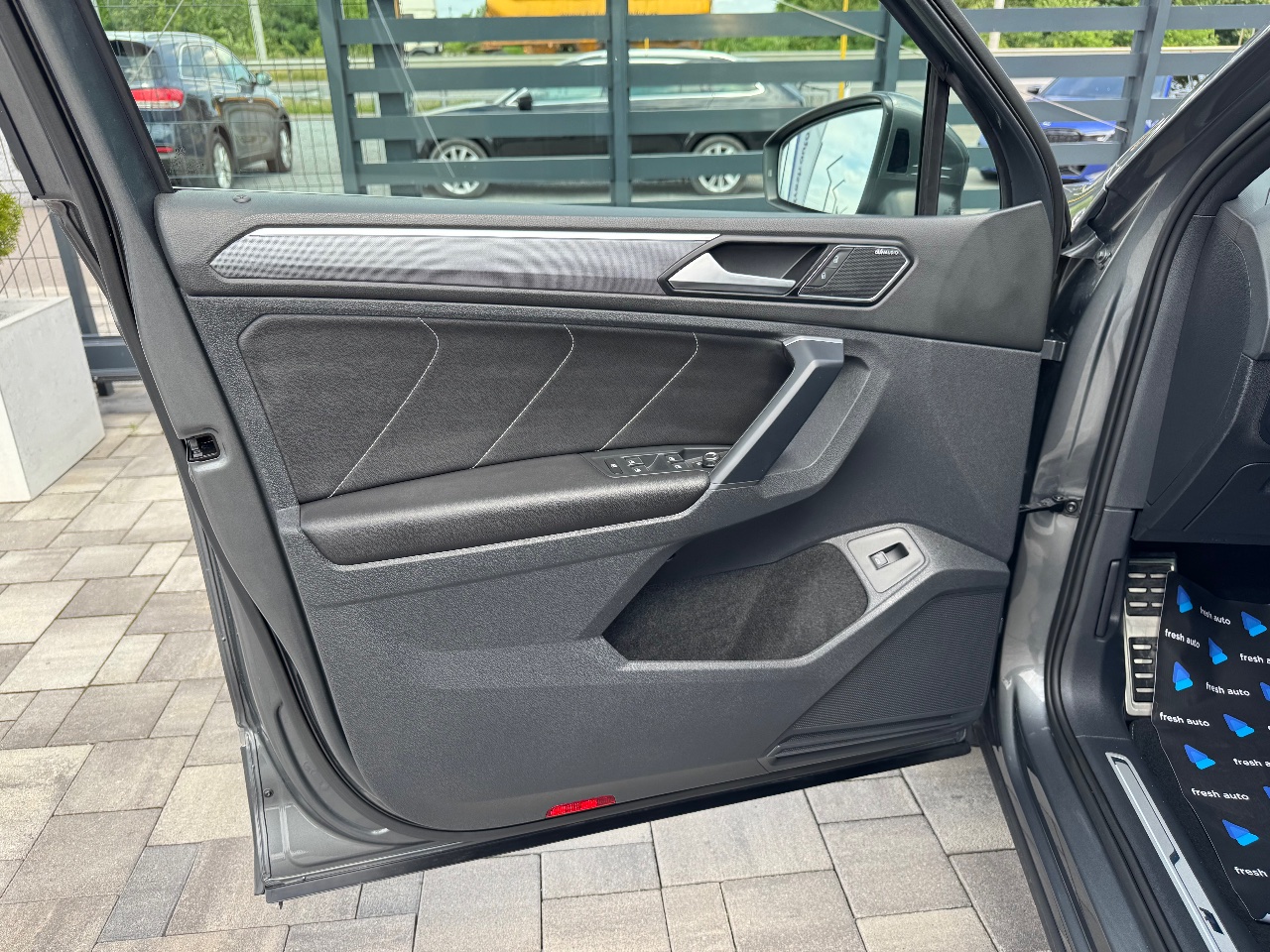 Volkswagen Tiguan - фото 25