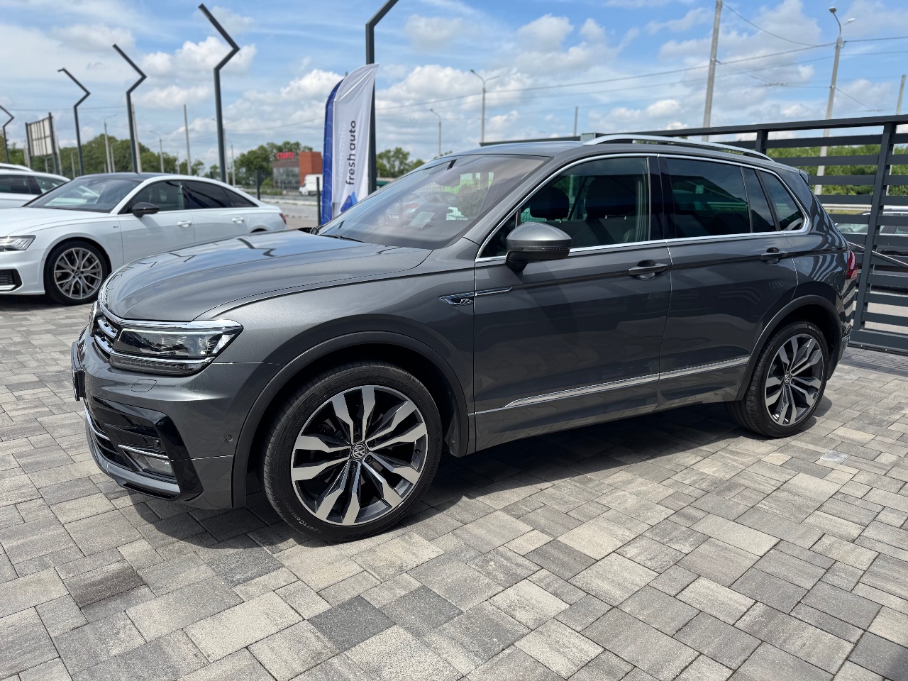 Volkswagen Tiguan - фото 17