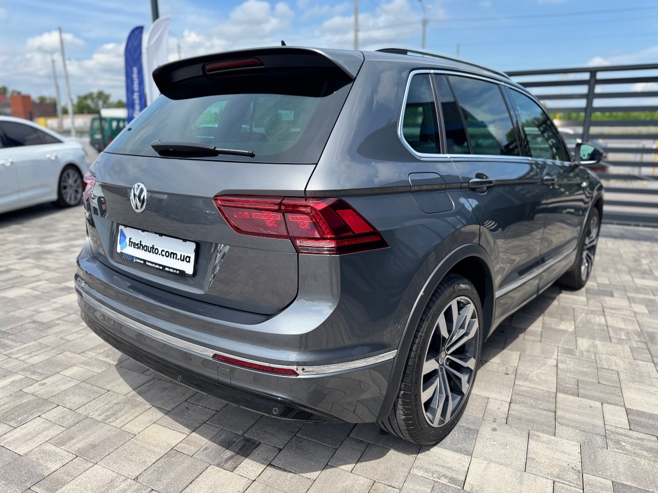 Volkswagen Tiguan - фото 29