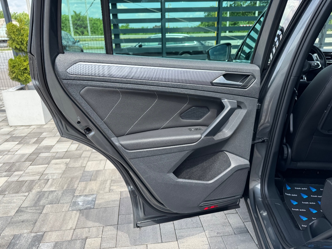 Volkswagen Tiguan - фото 35