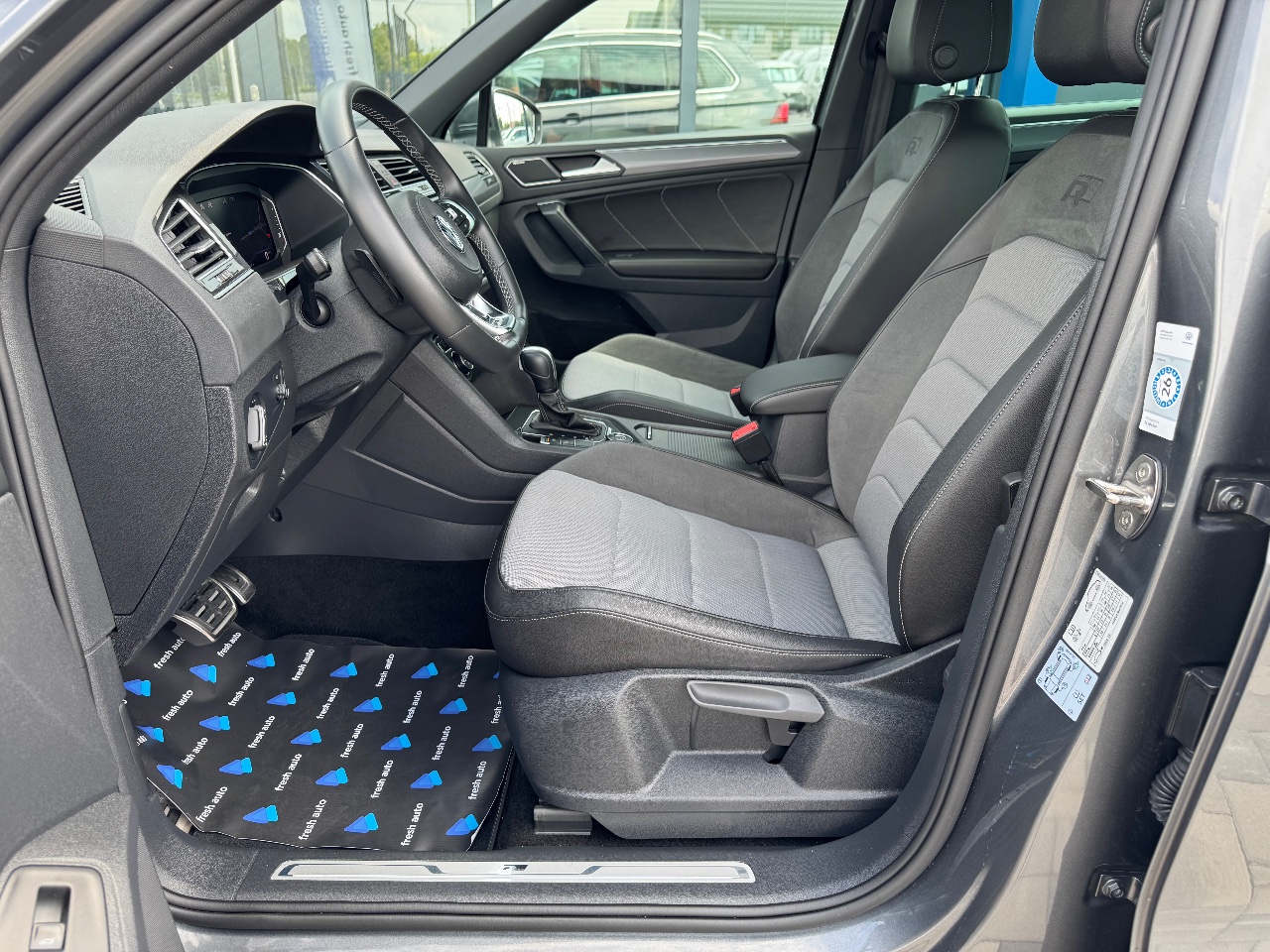 Volkswagen Tiguan - фото 30