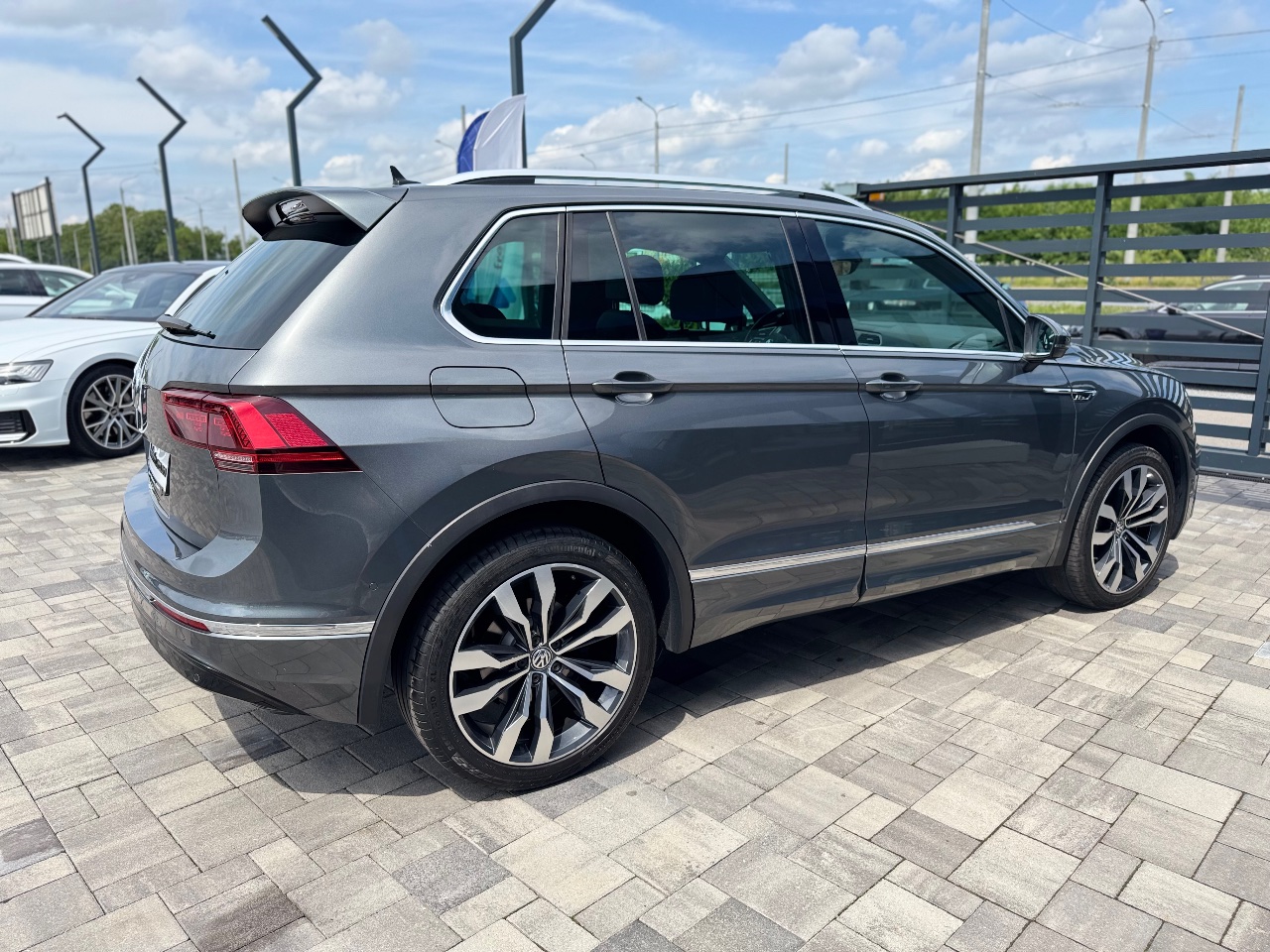 Volkswagen Tiguan - фото 36