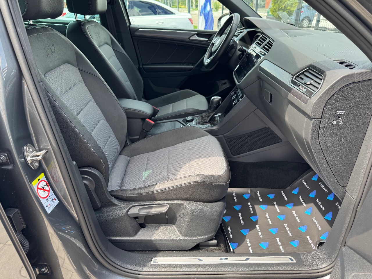 Volkswagen Tiguan - фото 16