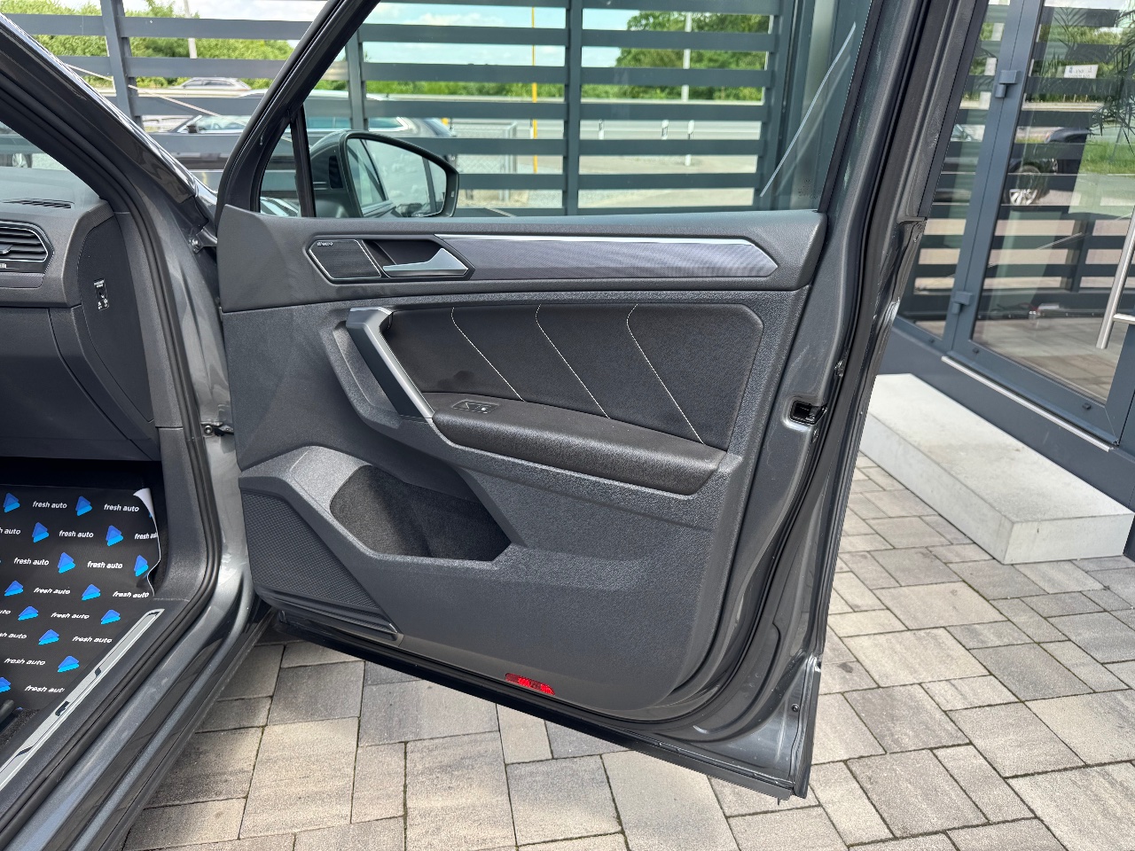 Volkswagen Tiguan - фото 10