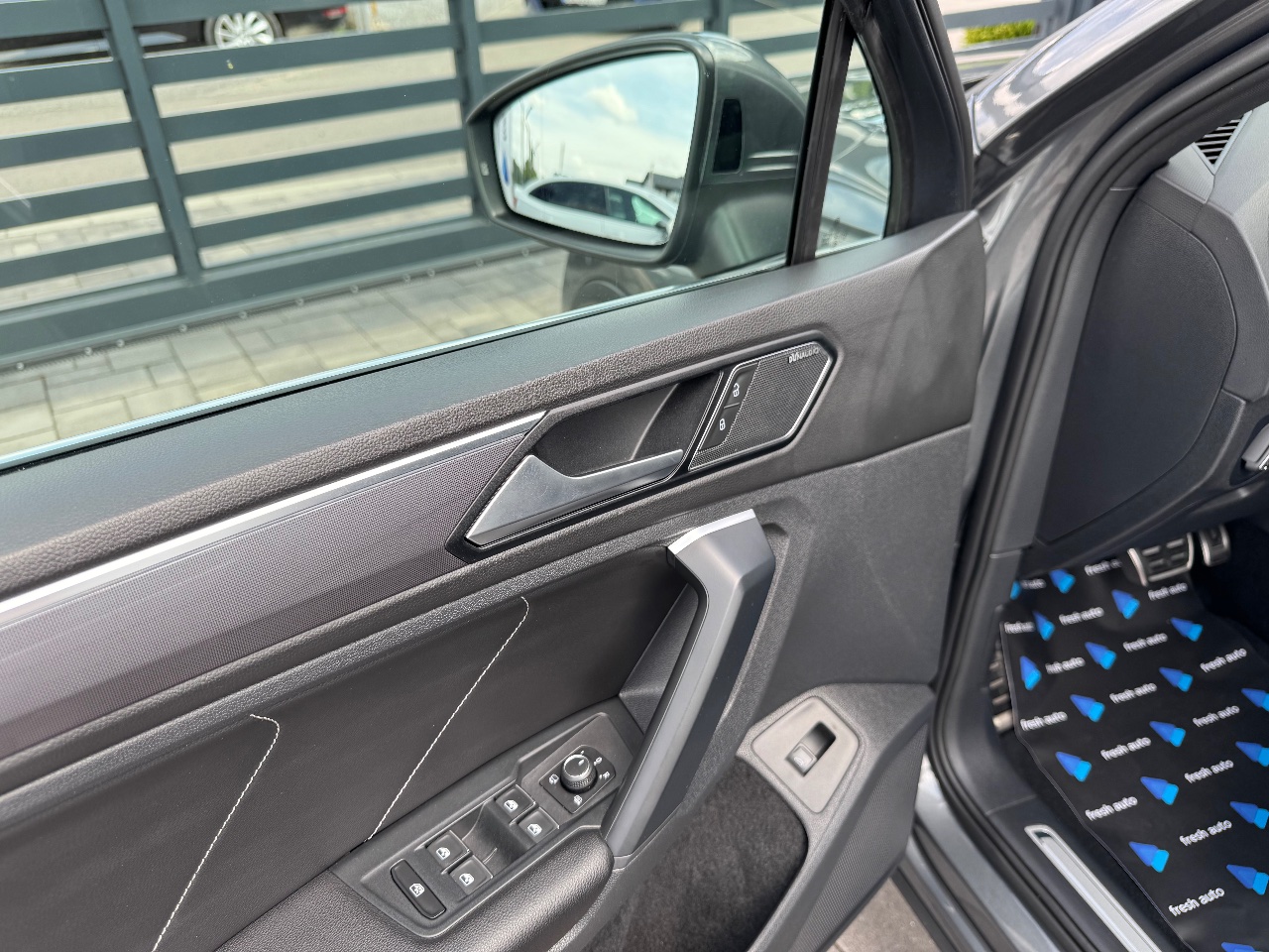 Volkswagen Tiguan - фото 31