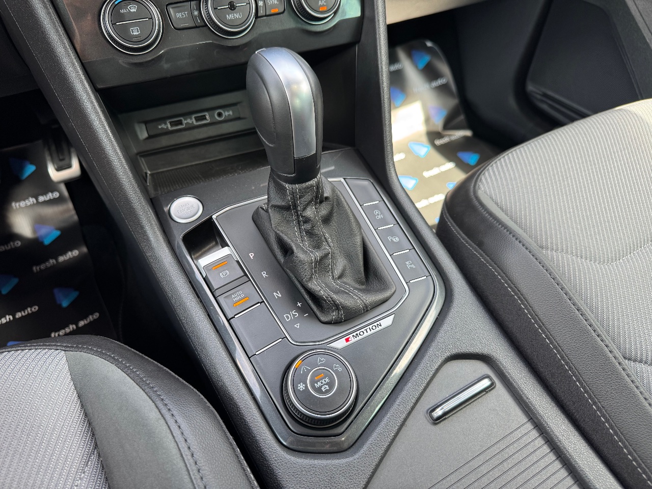 Volkswagen Tiguan - фото 18