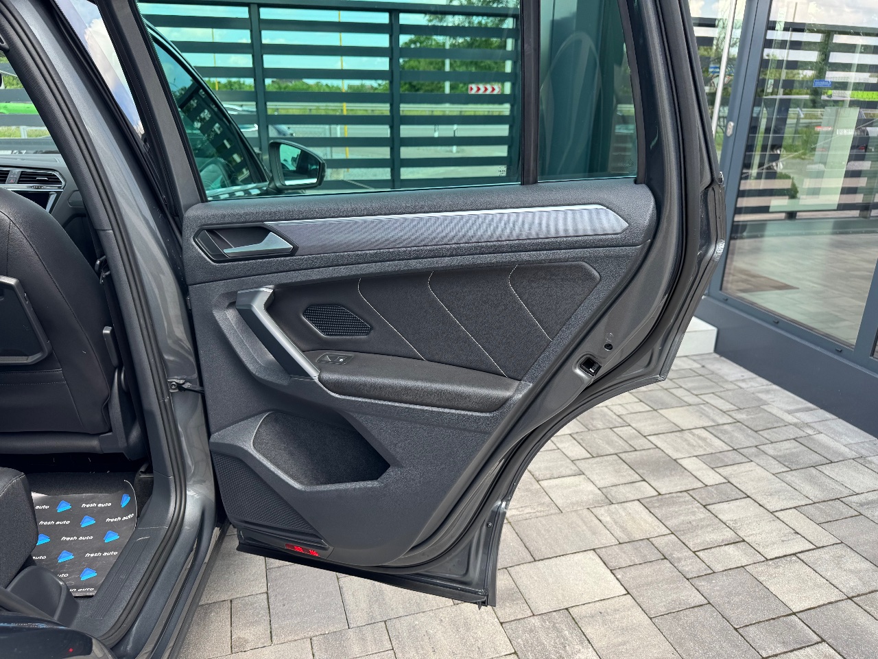 Volkswagen Tiguan - фото 27