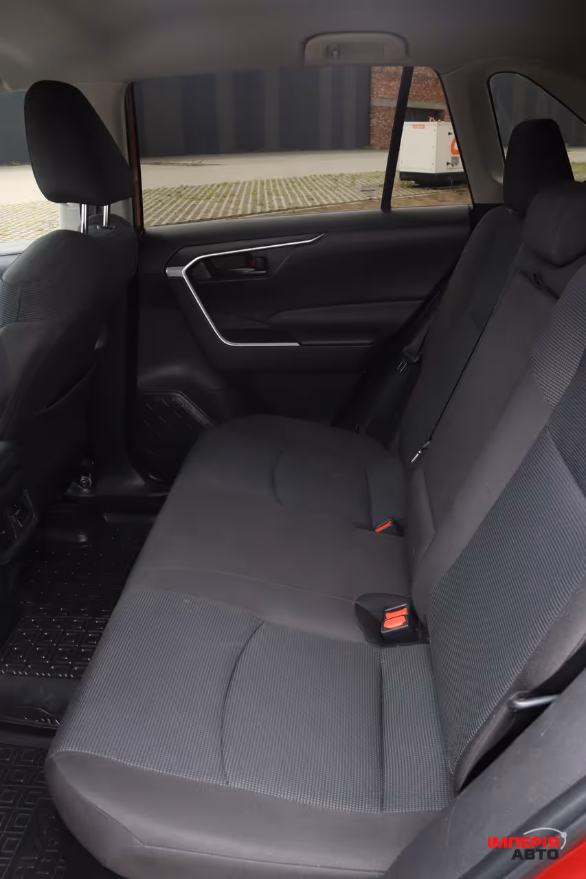 Toyota RAV4 - фото 10
