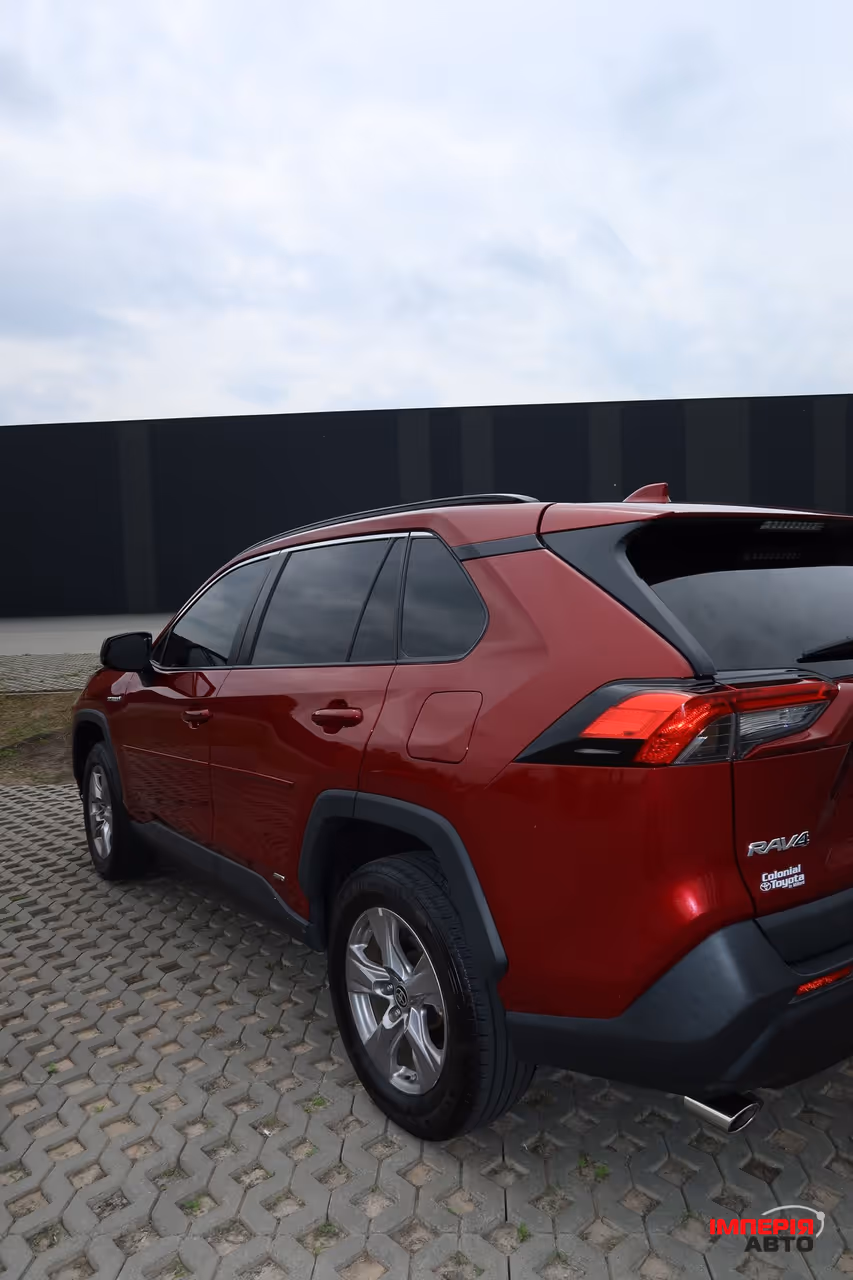Toyota RAV4 - фото 3