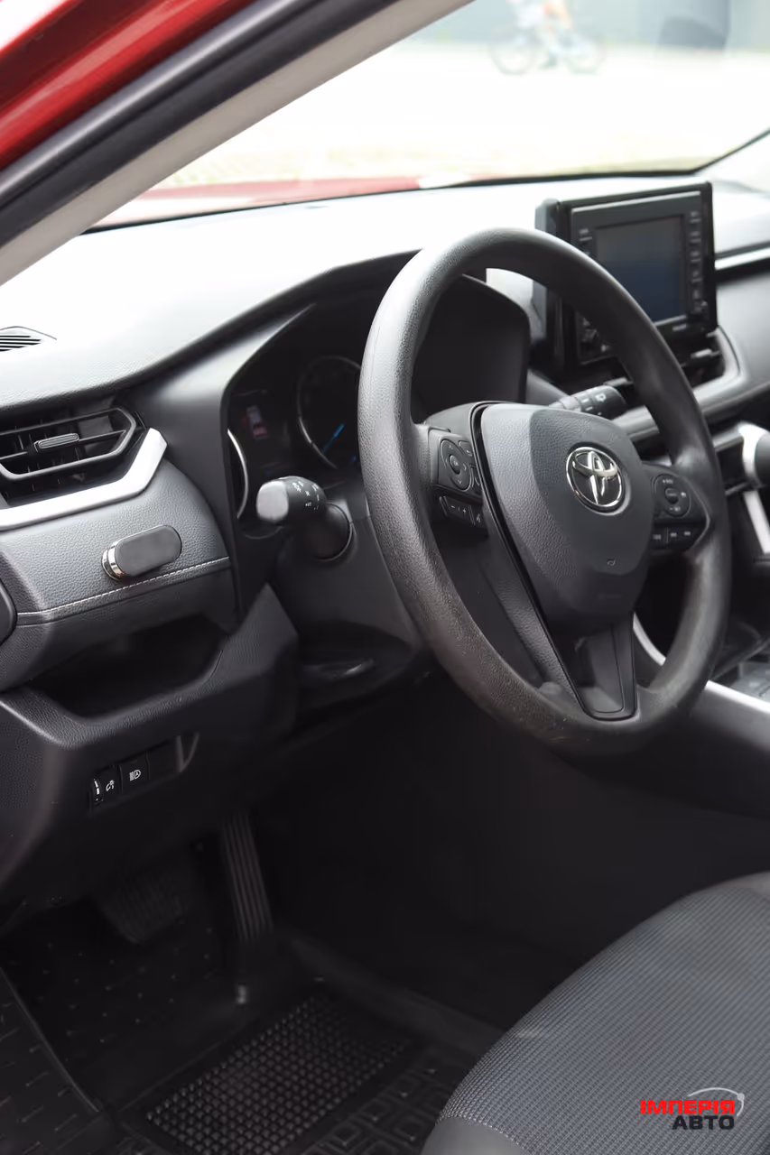 Toyota RAV4 - фото 4