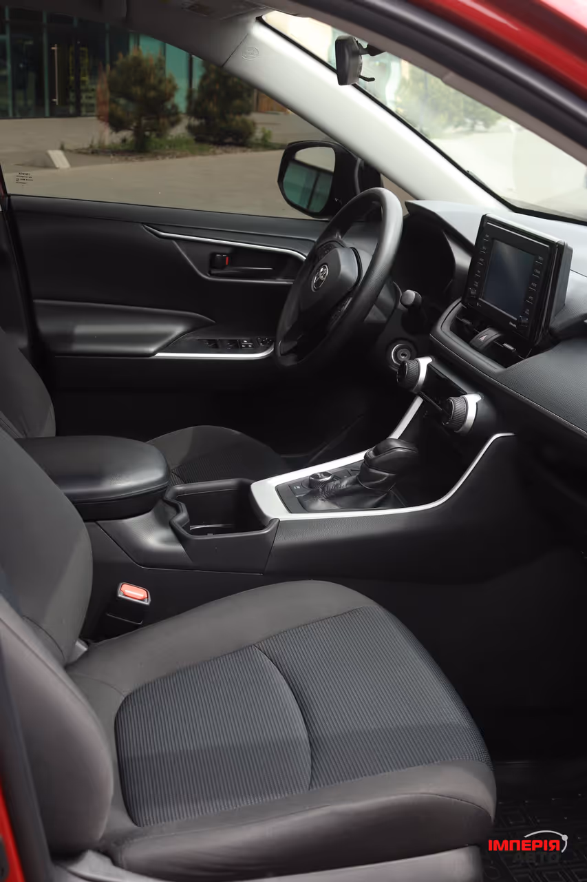 Toyota RAV4 - фото 9