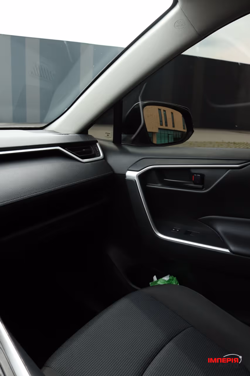 Toyota RAV4 - фото 12