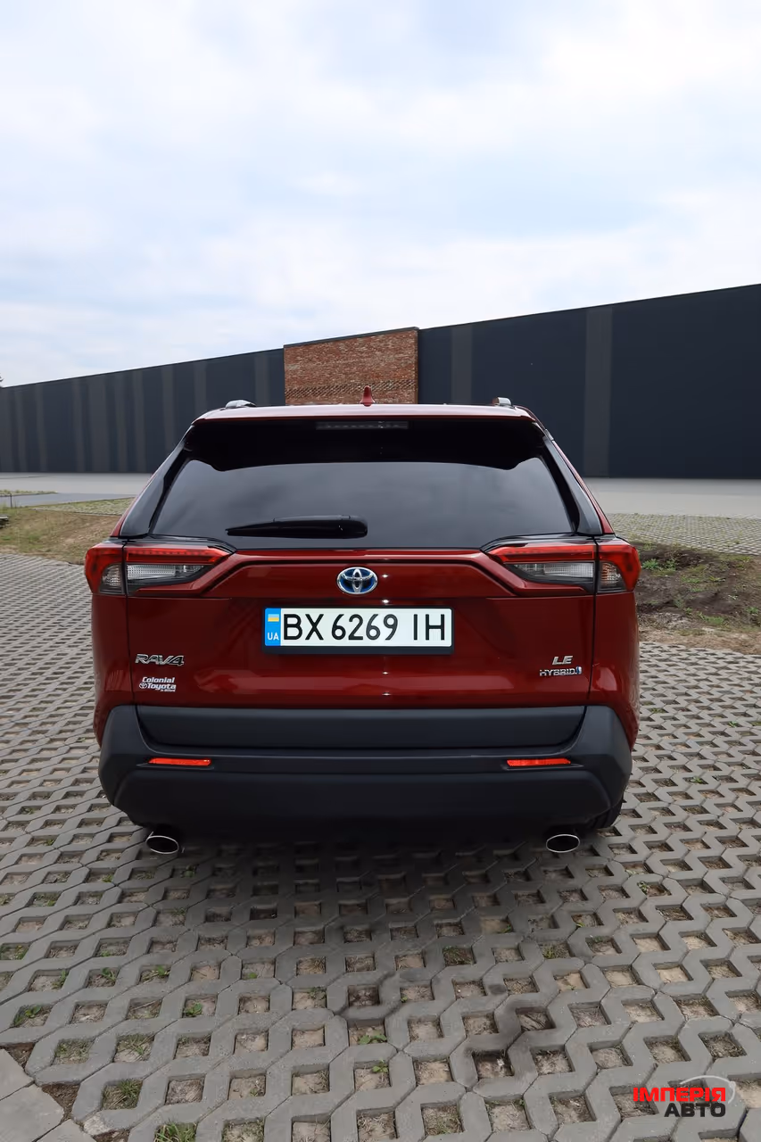 Toyota RAV4 - фото 5