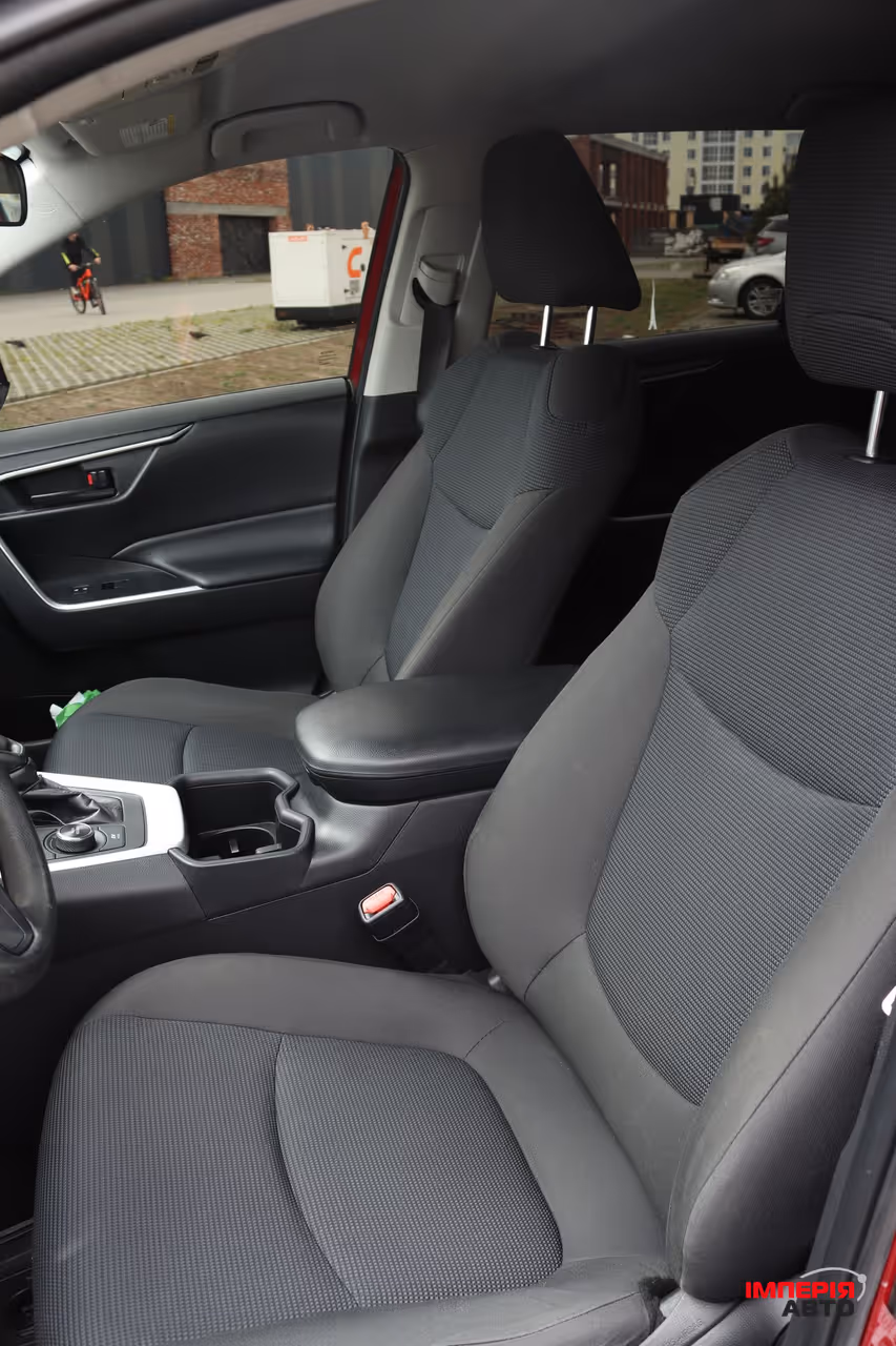 Toyota RAV4 - фото 14