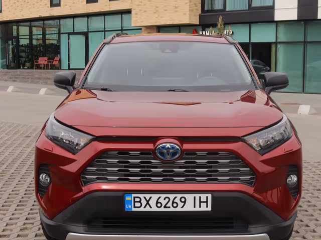 Toyota RAV4 - фото 1