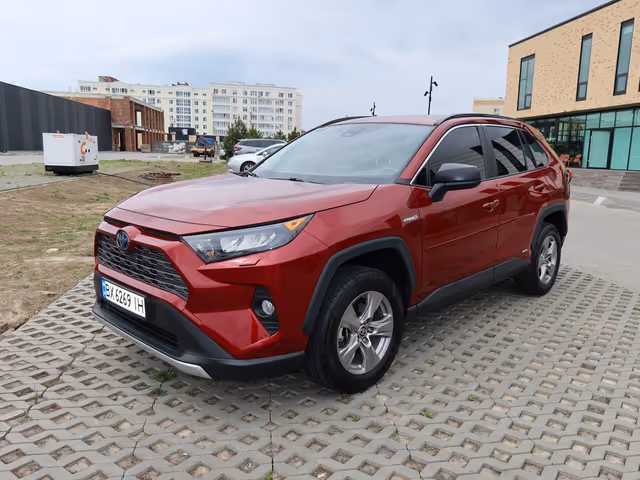 Toyota RAV4 - фото 2