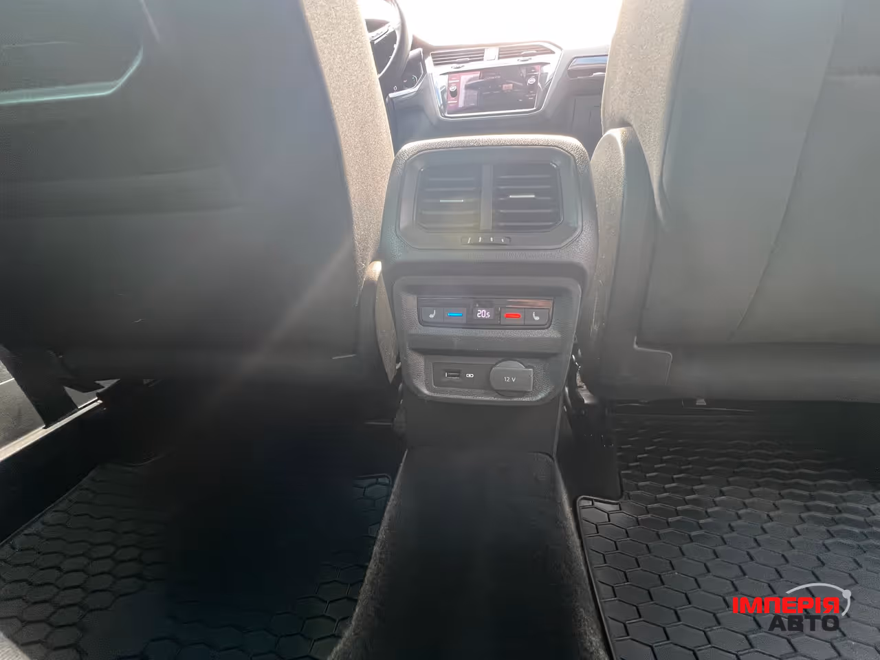 Volkswagen Tiguan - фото 15